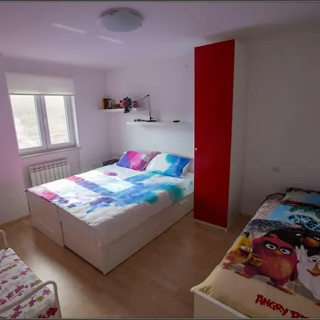 Apartma Aja *